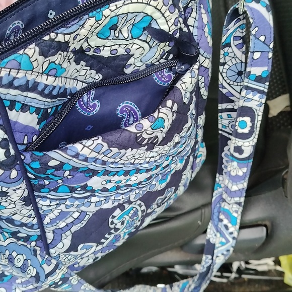 3/$30 NWOT Vera Bradley blue paisley purse with adjustable strap - Picture 7 of 10